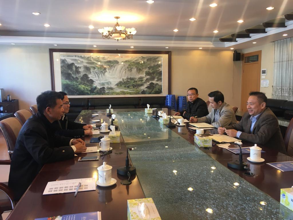 与小榄中学领导座谈交流