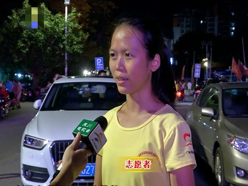 “筑梦川行”队队长在接受采访