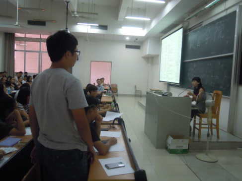 老师为学生答疑