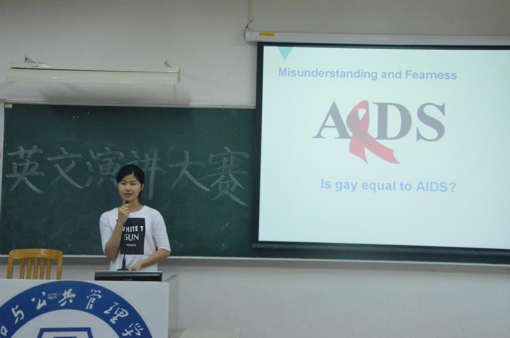 选手结合课件演讲