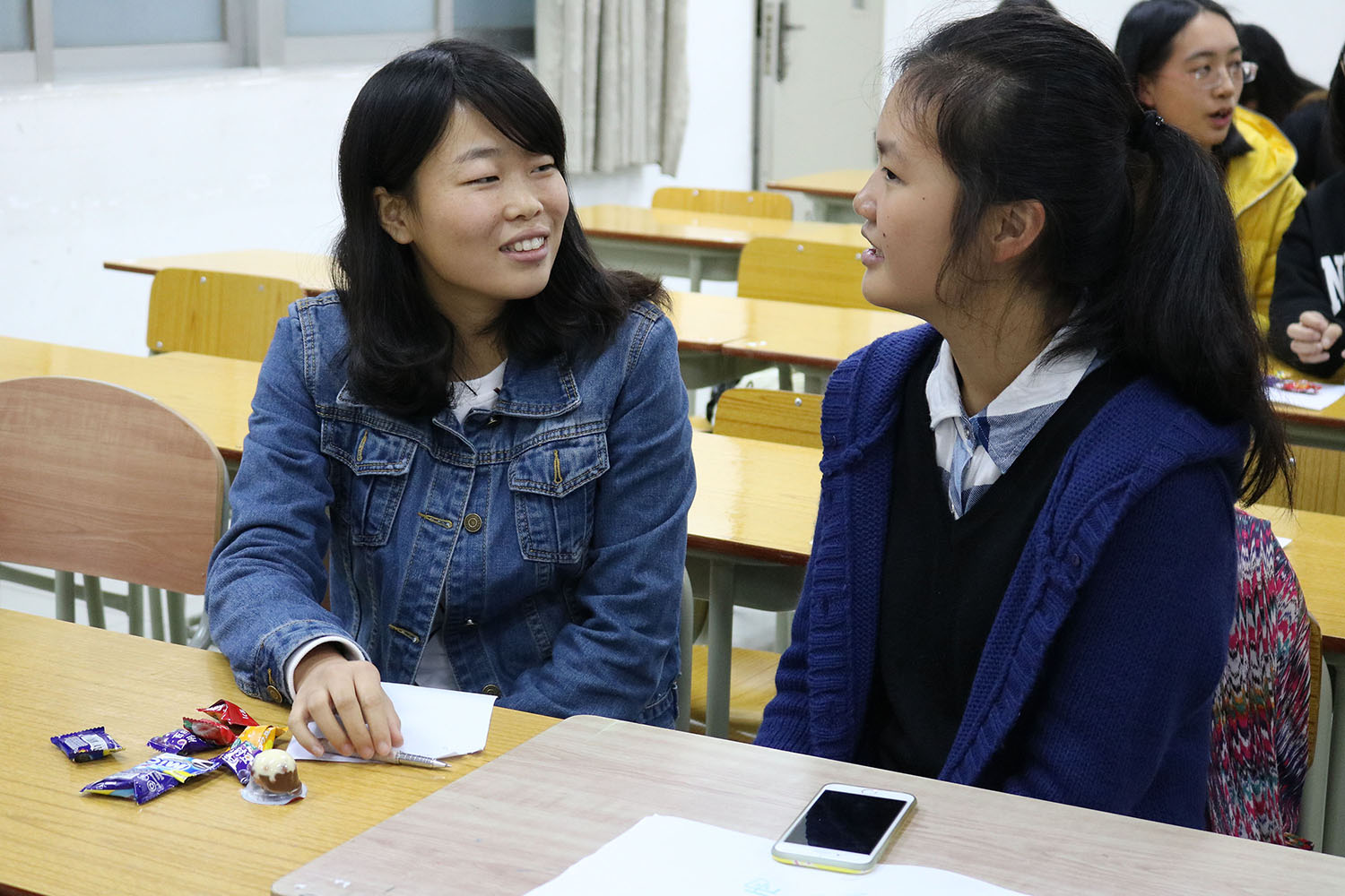 大粤亮教小粤亮日常对话