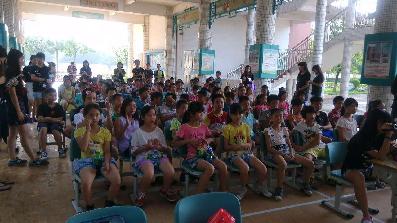 离别在即,毕业典礼上的小观众快乐又不舍