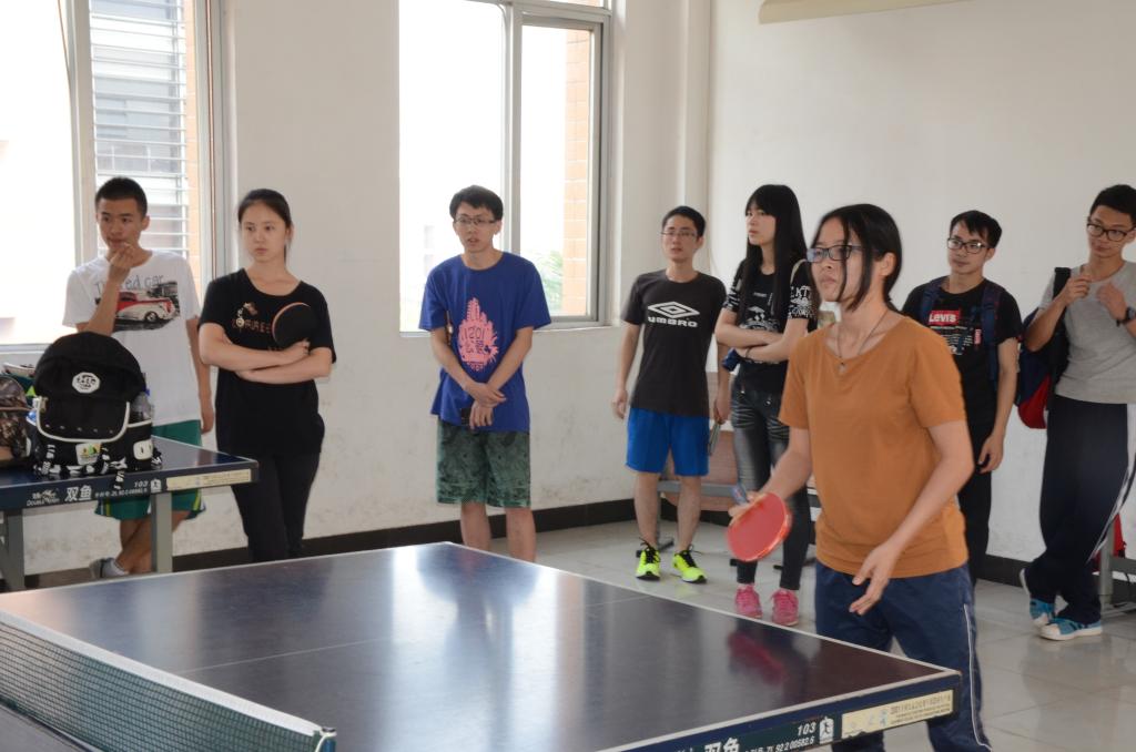 参赛选手和助威的观众