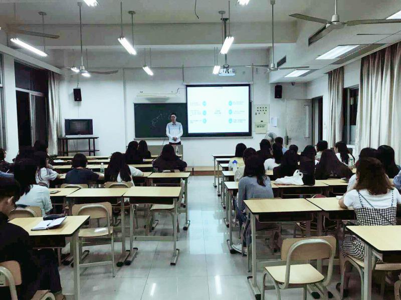 林求师兄在做分享(图彭景摄)