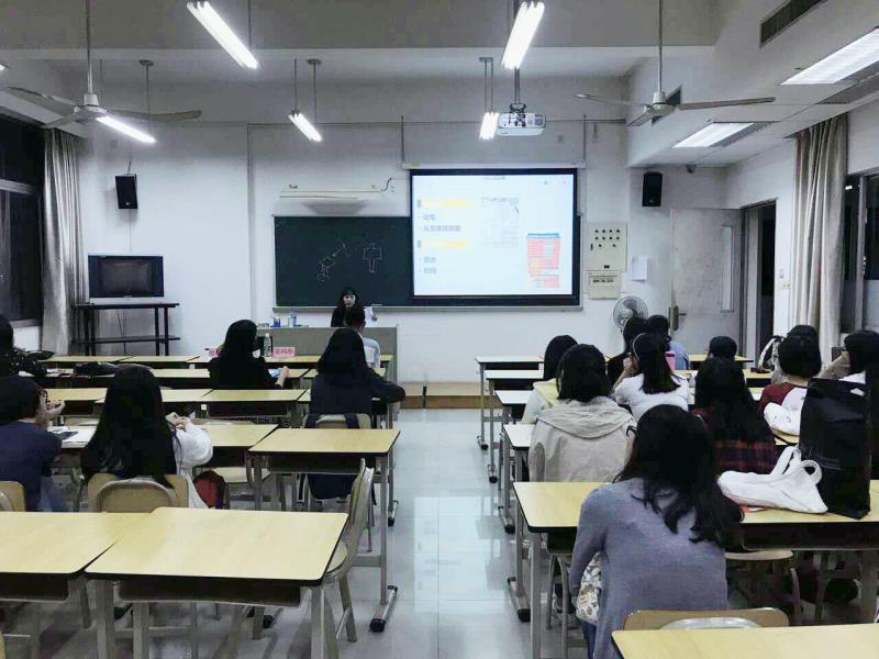 姜昀彤师姐在做分享(图彭景摄)