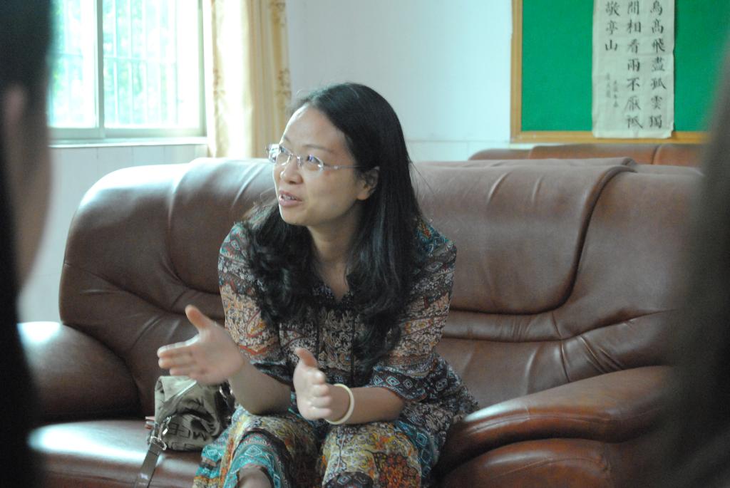 涂斌主任指导学生工作