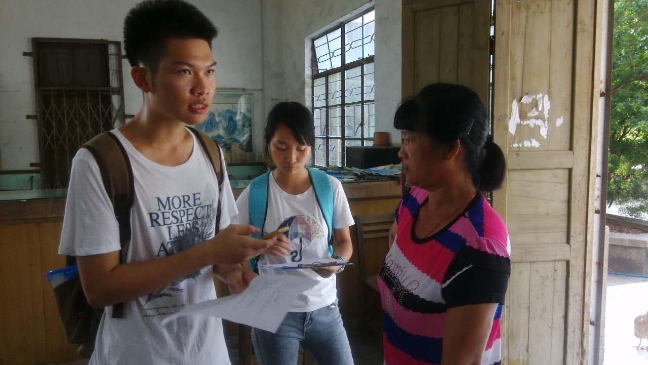 穿行在大街小巷中接受磨练的调研组