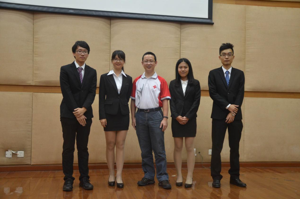 一起捐器官队与红十字会代表合影