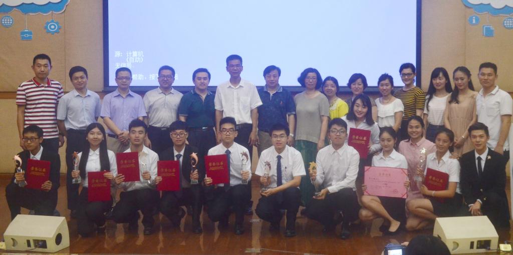 赛后参赛者与评委嘉宾合影留念赛后参赛者与评委嘉宾合影留念