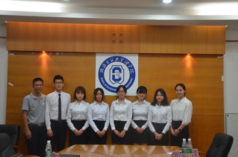 高云坚书记及新老一届主席团合影留念