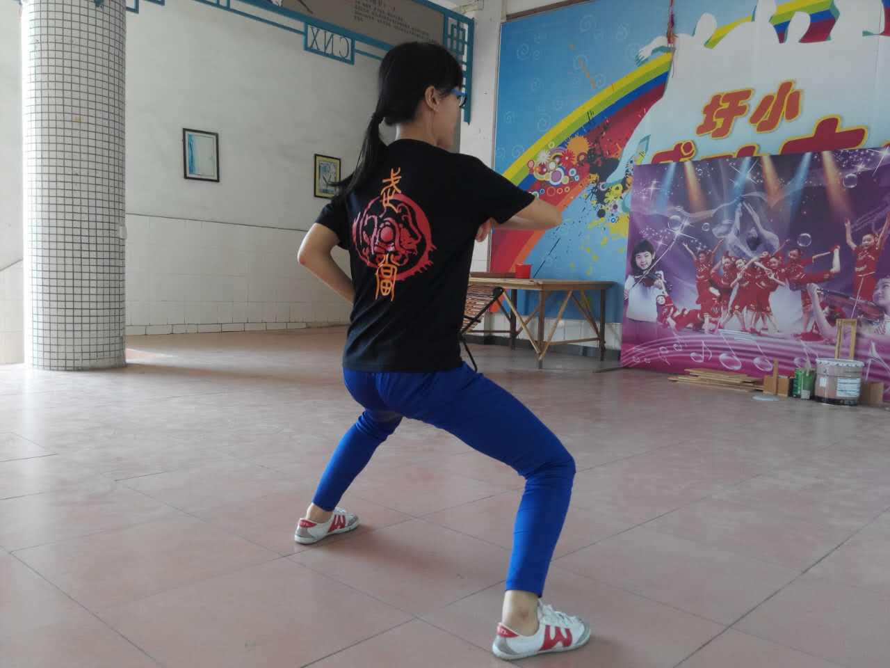 武术老师做示范