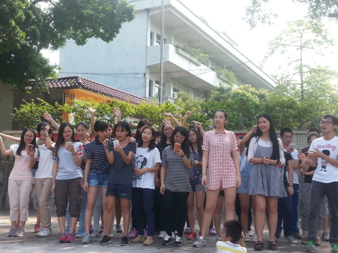 三下乡成员在合唱